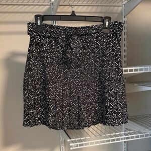 Black & White Printed Tie-Waist Pleated Mini Skirt